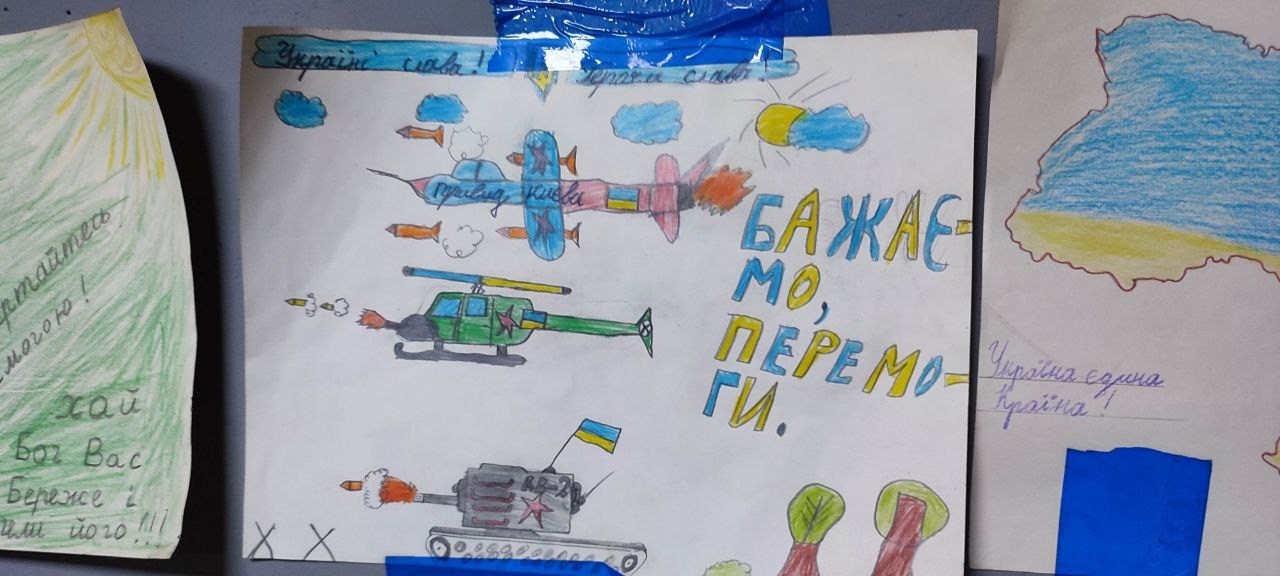 Children's drawings for Ukrainian soldiers defending Bakhmut