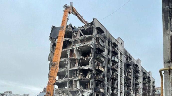 407 houses were earmarked for demolition in Mariupol, of which 321 have already been torn down. But much less has been built in their place: a year ago, Russian state-owned news agency RIA Novosti reported that only 33 buildings were ready, and 60 more were to be constructed by the end of 2023.