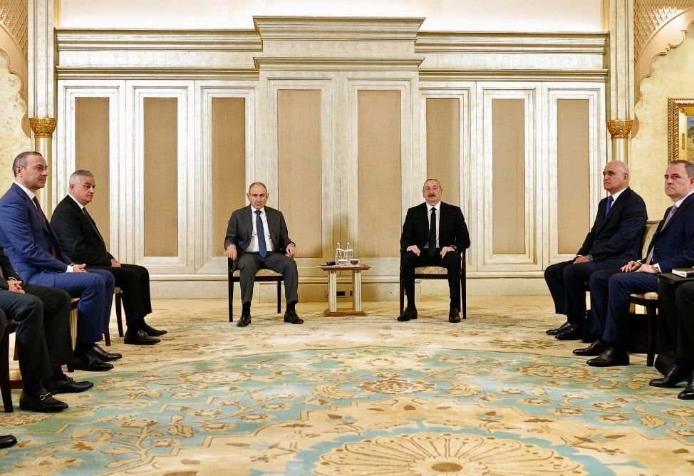 Aliyev and Pashinyan at the talks in Abu Dhabi.