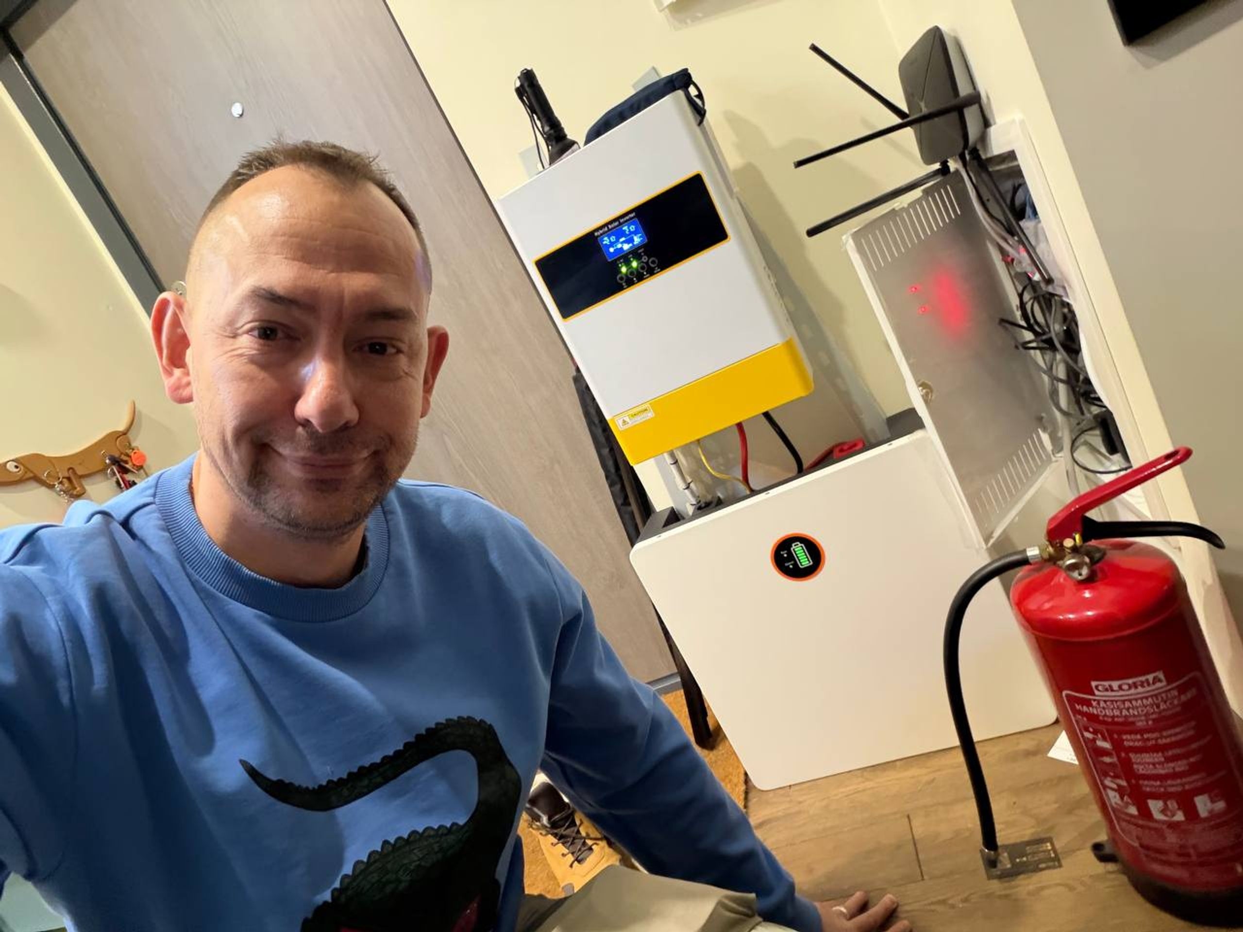 Blogger Roman Tsymbalyuk with his home battery station, Sviatoshynskyi district