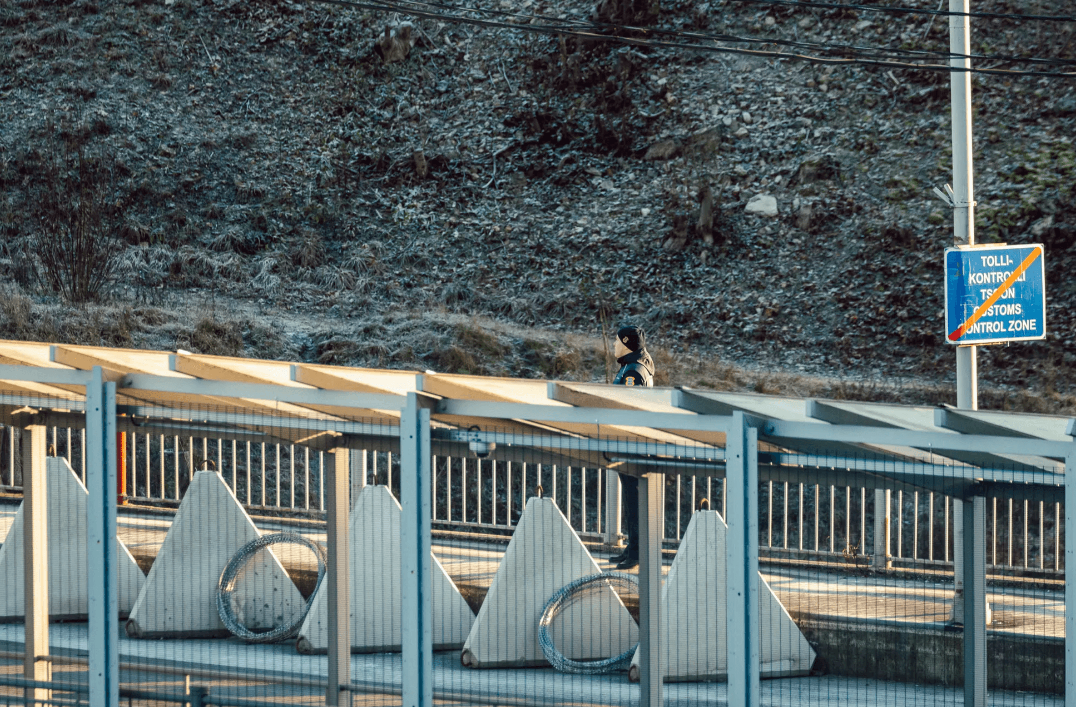 The bridge that links Narva to Russia’s Ivangorod was fortified with “dragon’s teeth” anti-tank obstacles in November 2023. Photo: Ilja Smirnov / Postimees