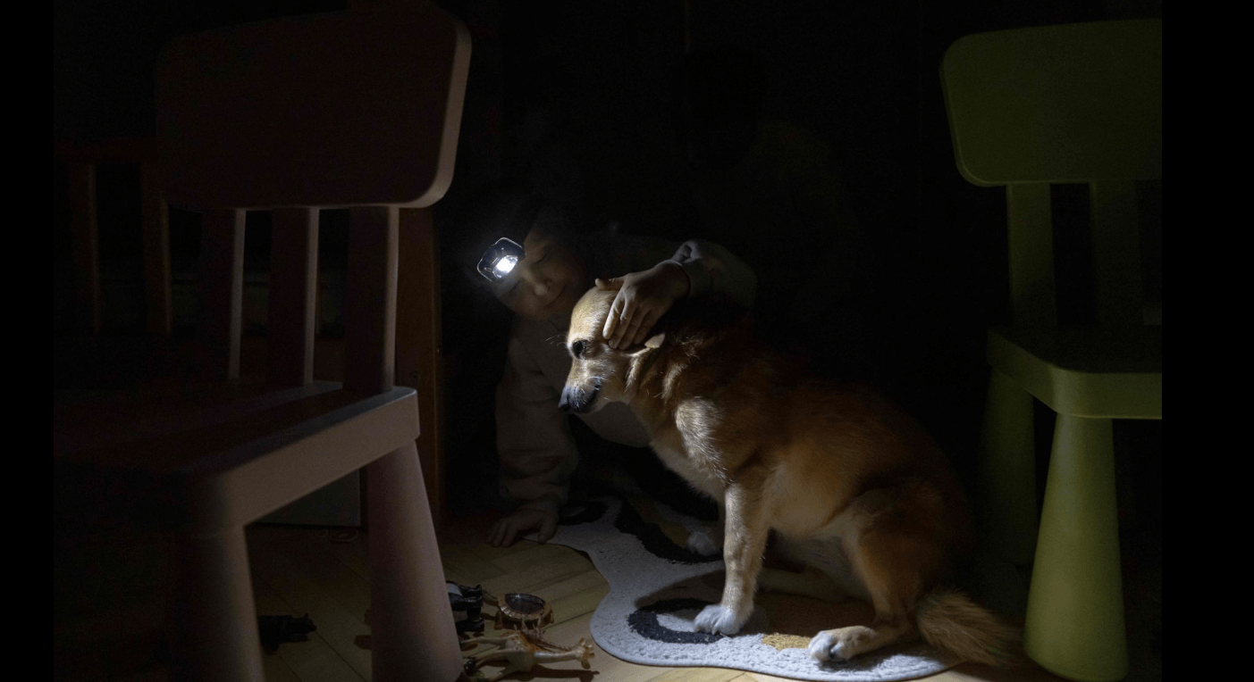 Kyiv residents during a blackout, Jan. 13, 2026 / Andrew Kravchenko / AFP