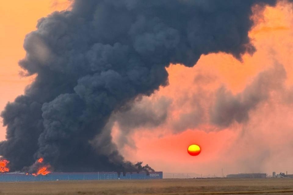 Fire at the Ozon warehouse in Dagestan. Photo: Supernova+