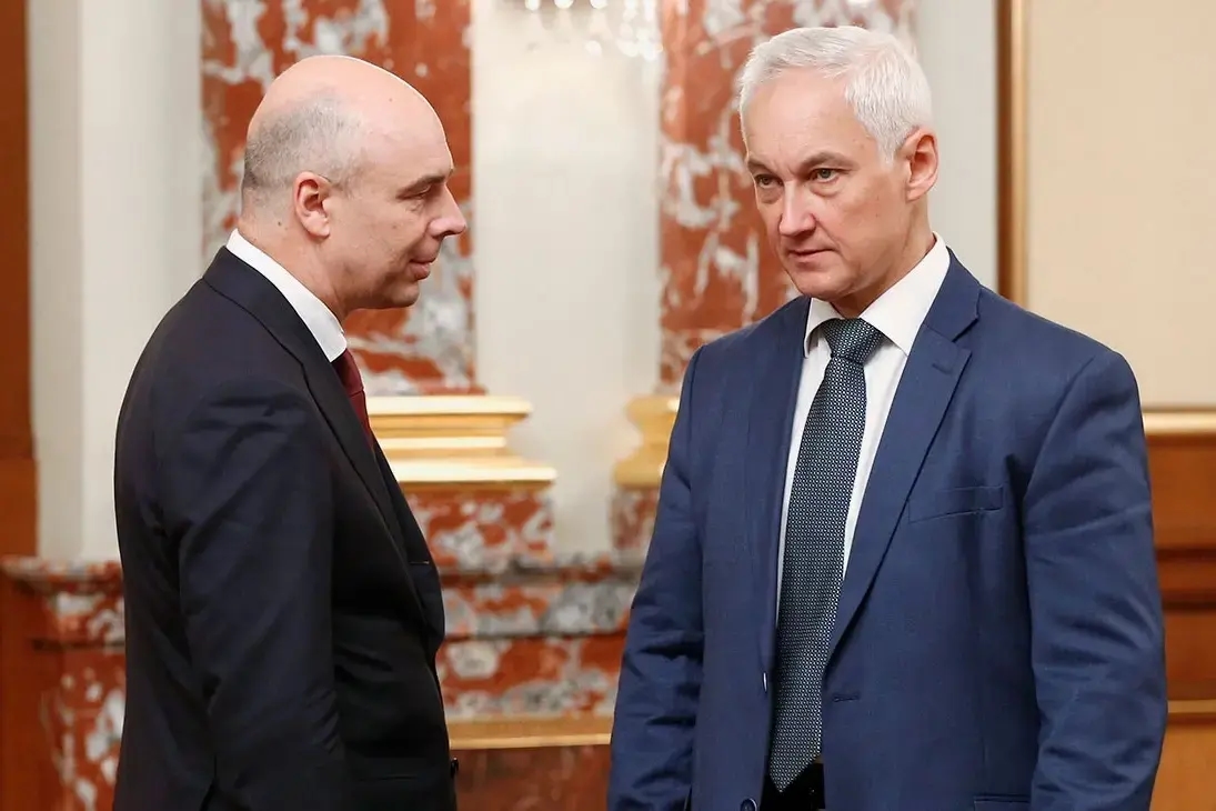 When examining the budget, watch the sleight of hand: Russia's Finance Minister Anton Siluanov (left) and Defense Minister Andrey Belousov (right). Photo: Andrey Lyubimov / RBC