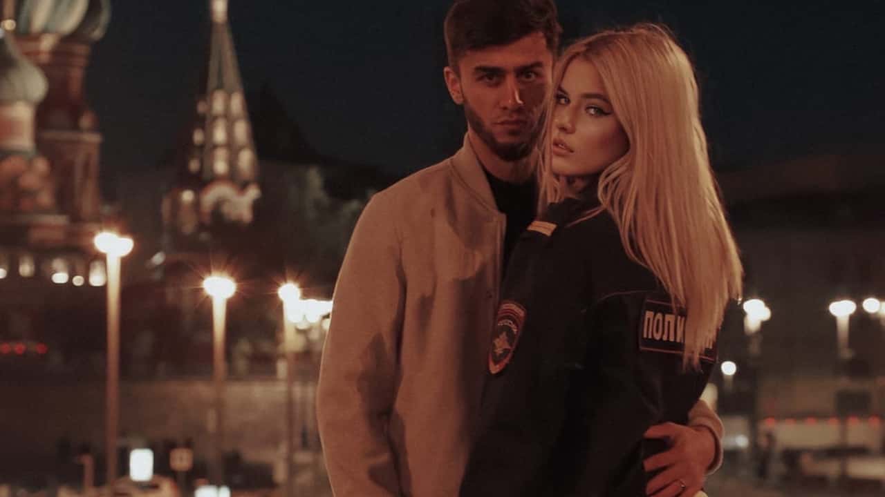 Суд решил выдворить блогера из Таджикистана за фото на фоне собора Василия Блаженного