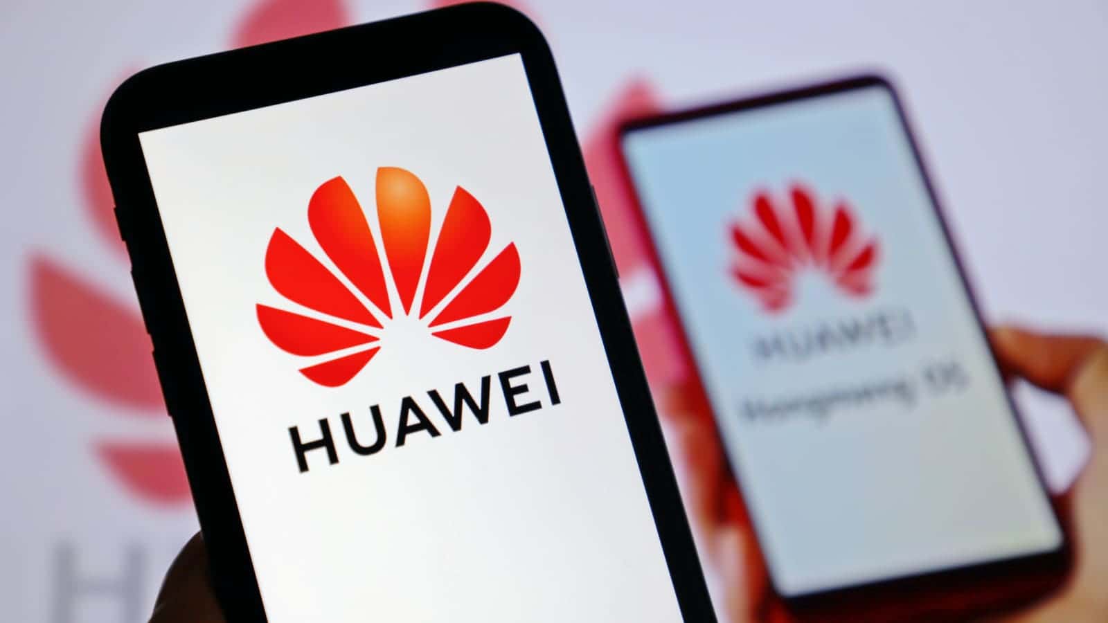 «Известия»: Китайская Huawei готовится уйти из России