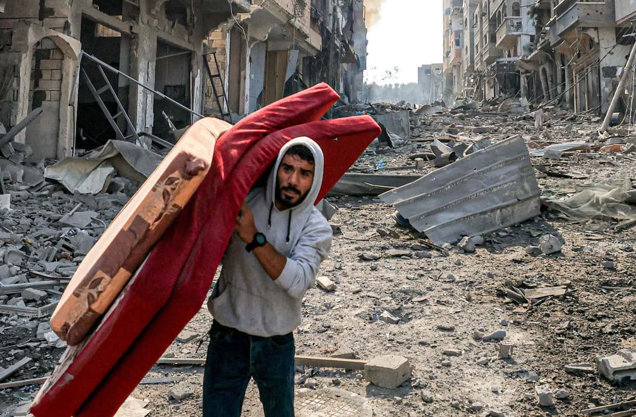 Египет обсуждает помощь сектору Газа, но отказывается от коридоров для гражданских лиц — источники Reuters