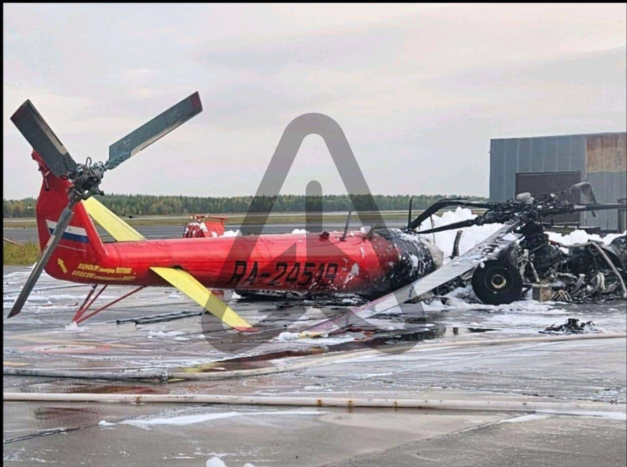 В ЯНАО два школьника проникли на аэродром и сожгли вертолет UTair