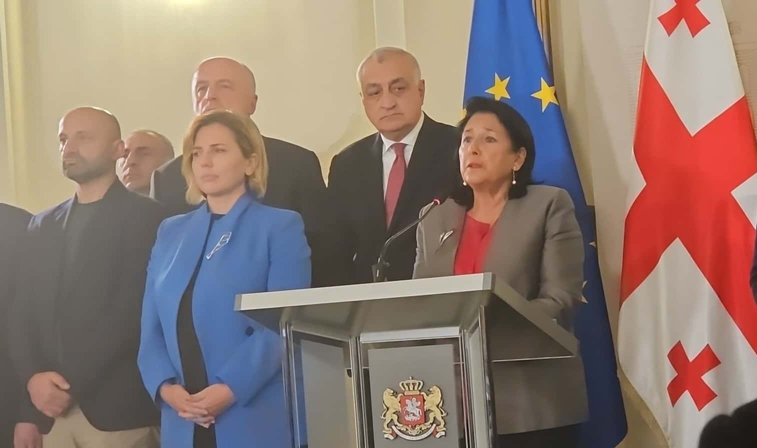 Президент Грузии Саломе Зурабишвили заявила, что не признает результаты выборов в парламент, и призвала граждан выходить на протесты