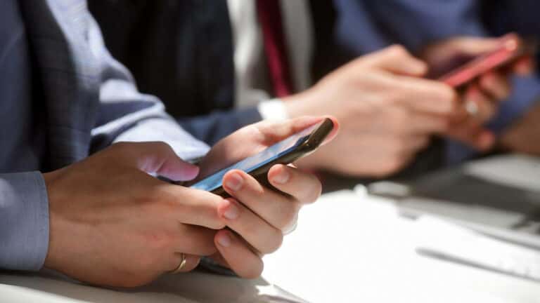 Операторы связи пытаются найти способ оставлять доступ к «Госуслугам» и банковским приложениям во время шатдаунов — Forbes