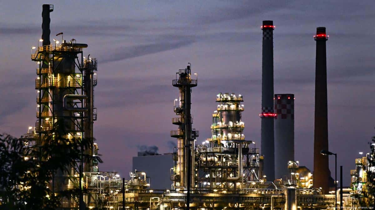 Германия рассматривает национализацию немецких активов «Роснефти» после американских санкций — Reuters