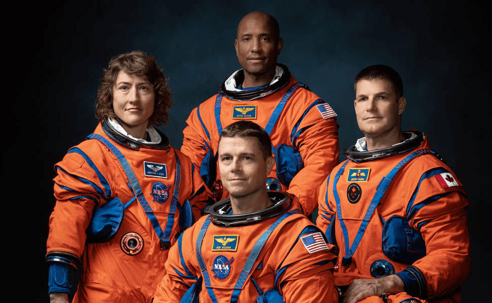 НАСА назвало имена астронавтов, которые полетят к Луне. Это первая лунная миссия за 50 лет