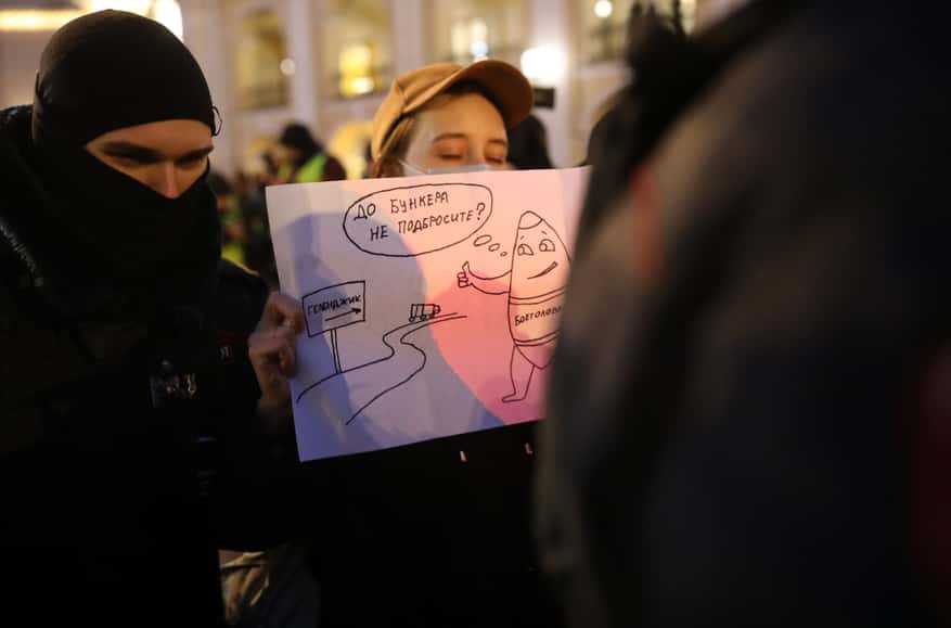 “Photos of Putin and Kadyrov were in the dean’s office, like icons”: Russian students expelled for their anti-war views share their stories