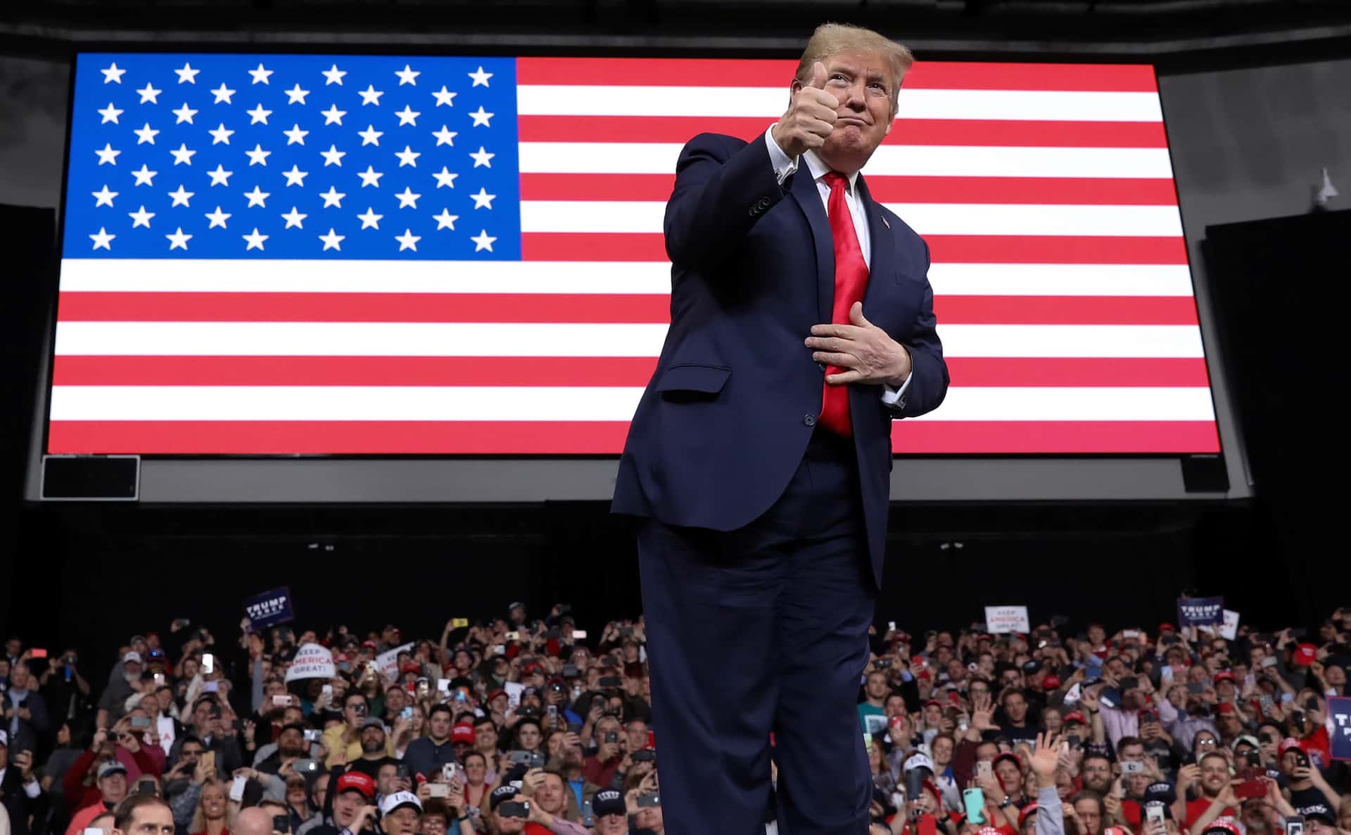 Эпоха тефлоновых лидеров. Почему Трампу и другим правым политикам все прощается