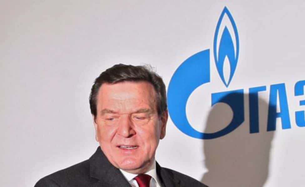 Немецкий банк Sparkasse заблокировал счет экс-канцлера ФРГ Герхарда Шредера за получение денег от «Газпрома»