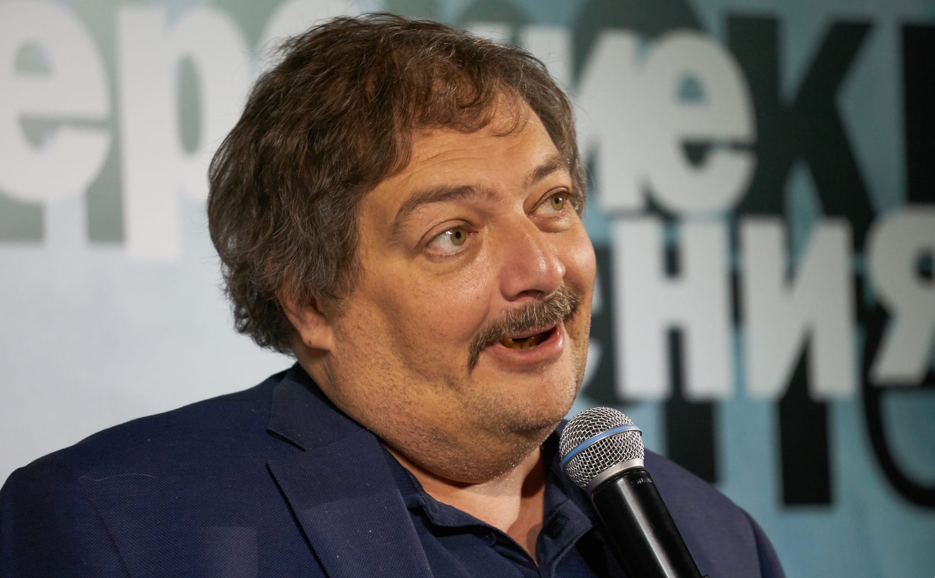 Писатель Дмитрий Быков, журналисты Евгения Альбац и Дмитрий Алешковский признаны «иноагентами»