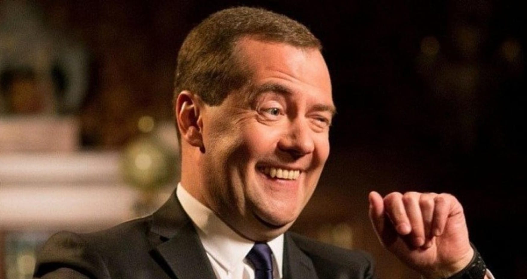 “There’s no money, hold on!” Dmitry Medvedev rents a land plot worth almost $8,5 million for $25, which he doesn’t pay either