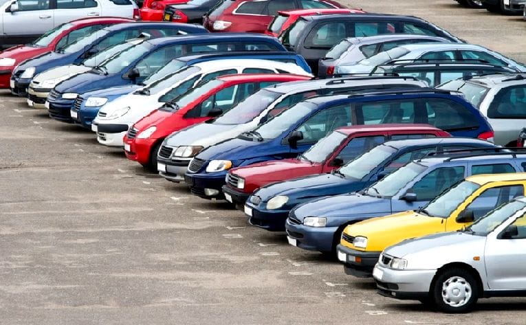 Уже находящиеся в Эстонии машины с номерами РФ нужно перерегистрировать — глава МВД страны