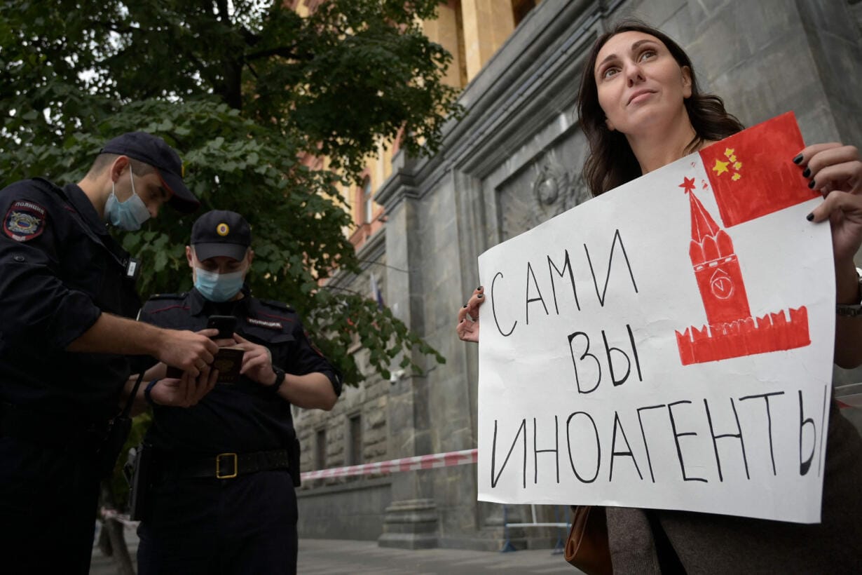 ЕСПЧ потребовал от России выплатить до миллиона евро людям и организациям, получившим статус «иноагента»