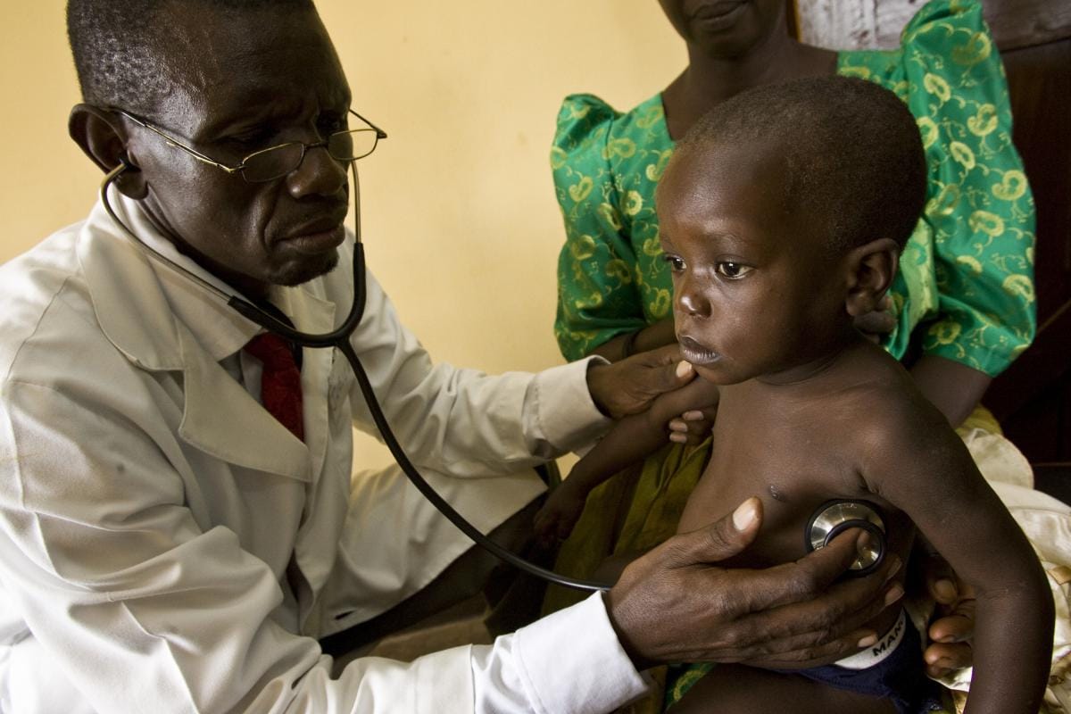 Денег нет, но вы лечитесь! Как США, Британия и Европа обрушили глобальное здравоохранение до минимума за 15 лет