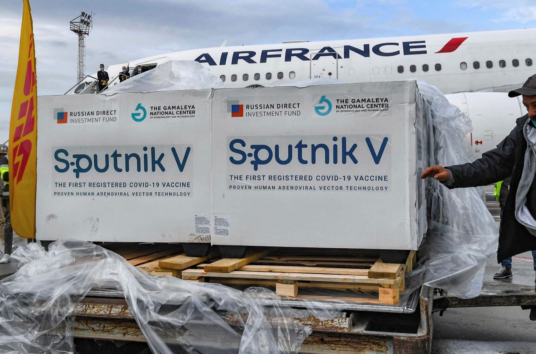 «Sputnik» and white lies. Why does a working vaccine have a bad reputation?