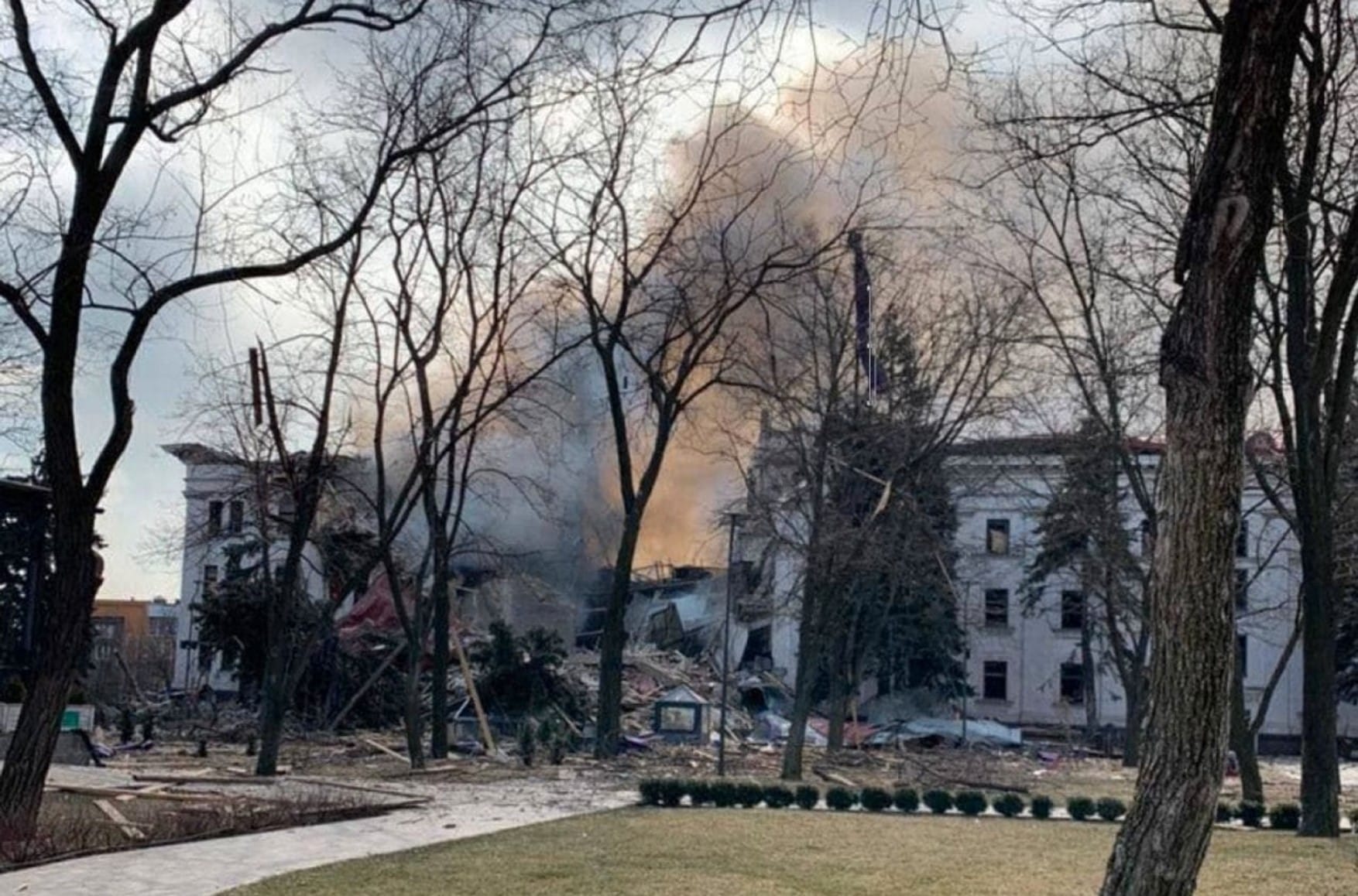 Russian Defense Ministry Fake News: Ukrainian «Nazis» blew up a Mariupol theater used as a shelter for civilians