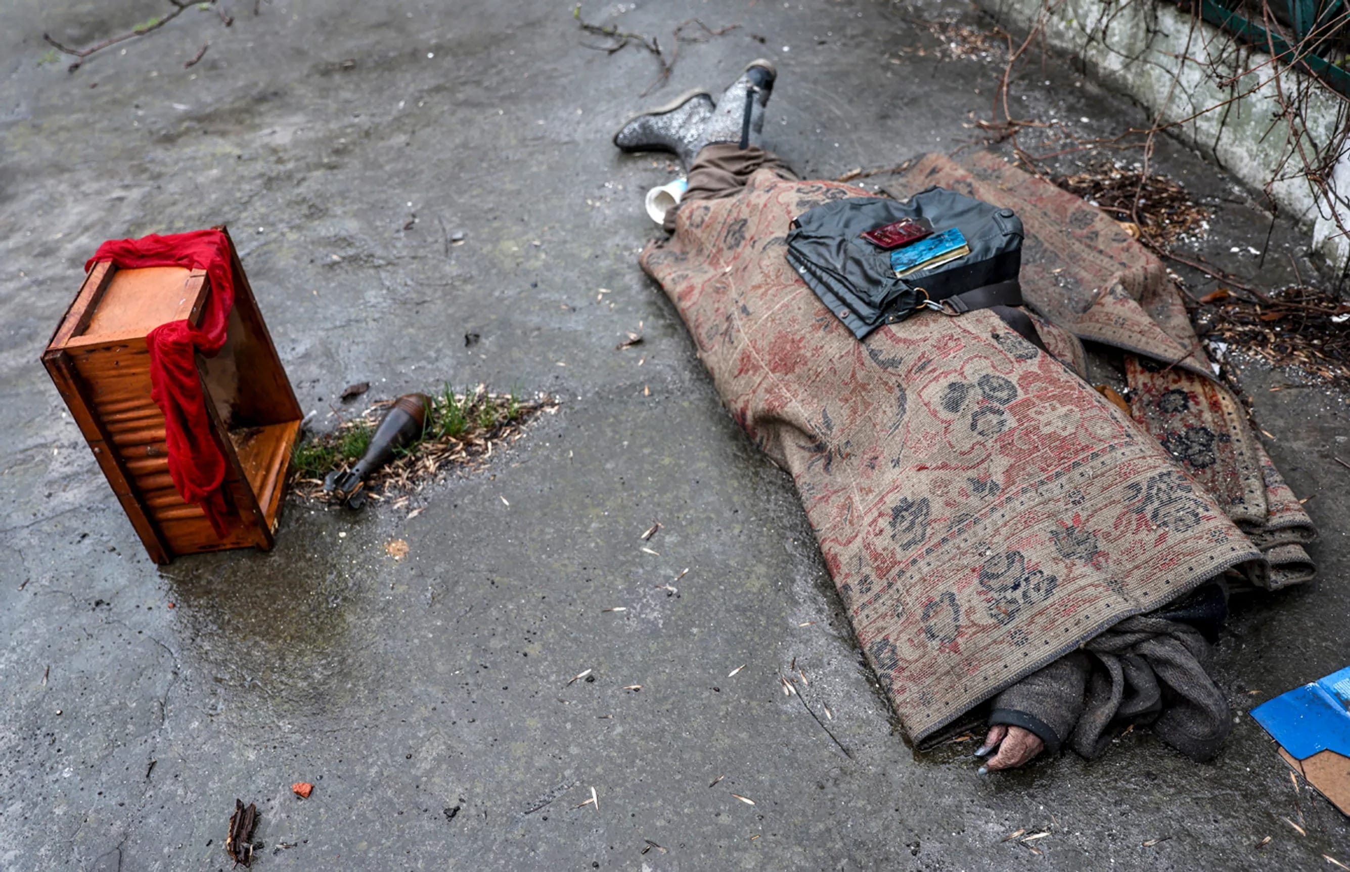 Russian troops in Mariupol prohibit burying civilian casualties and exhume bodies that were buried earlier