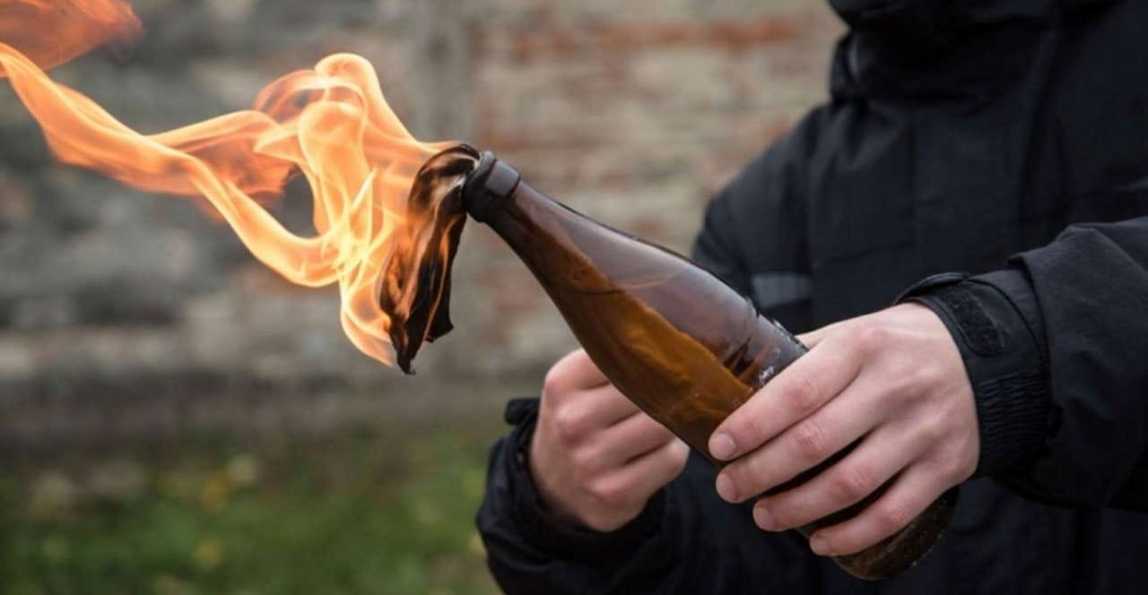 Media reports: Fire bottles thrown at a military enlistment office in Omsk at night