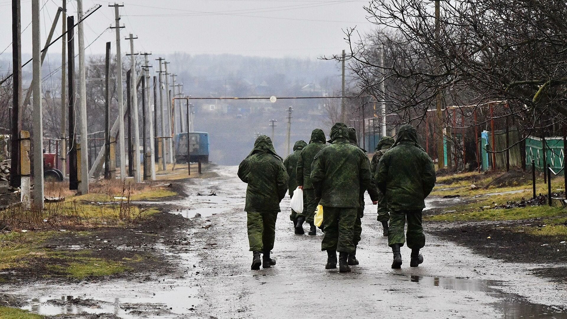“We're afraid they’ll end up killed”: The parents of incarcerated Russian “balkers” are besieging the detention center administration