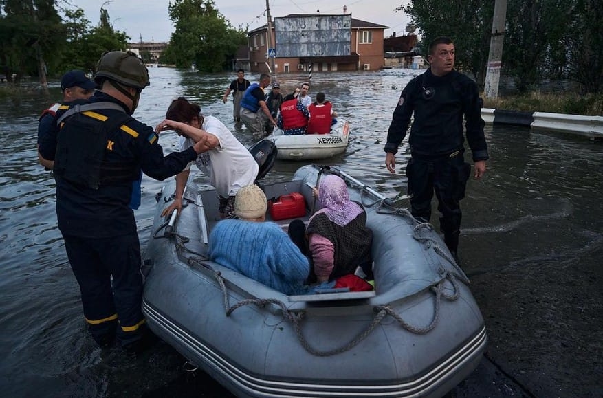 Kakhovka HPP dam breach update: Flooded areas in chaos, Russian military interferes with volunteer aid for stranded residents