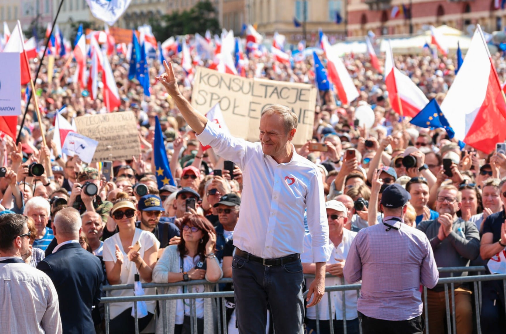 Next Tusk. Record protests in Poland suggest imminent government change