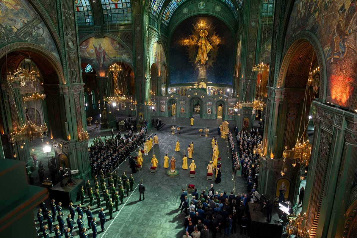 «Каждый пытается привлечь бога на свою сторону». Священники о том, как война в Украине расколола РПЦ