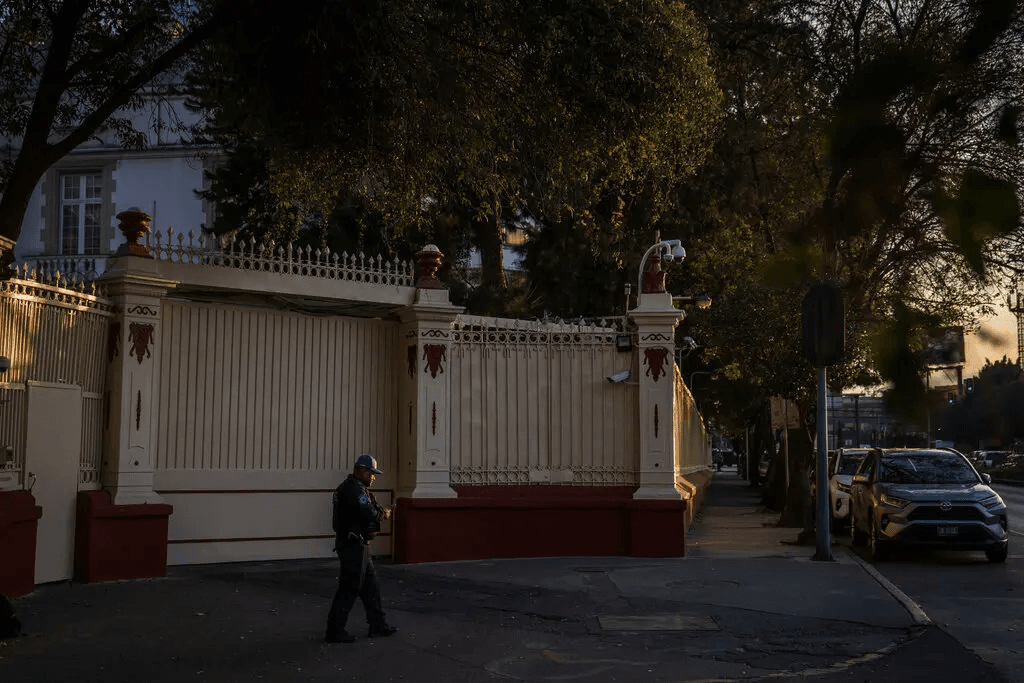 Mexican authorities refused to expel more than two dozen Russian spies identified by the U.S., NYT reports