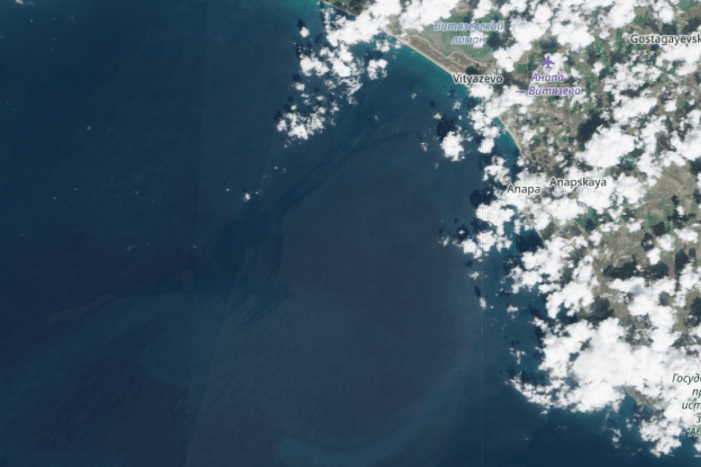 Oil slick spotted near Anapa stretching 40 kilometers from the coast into the sea