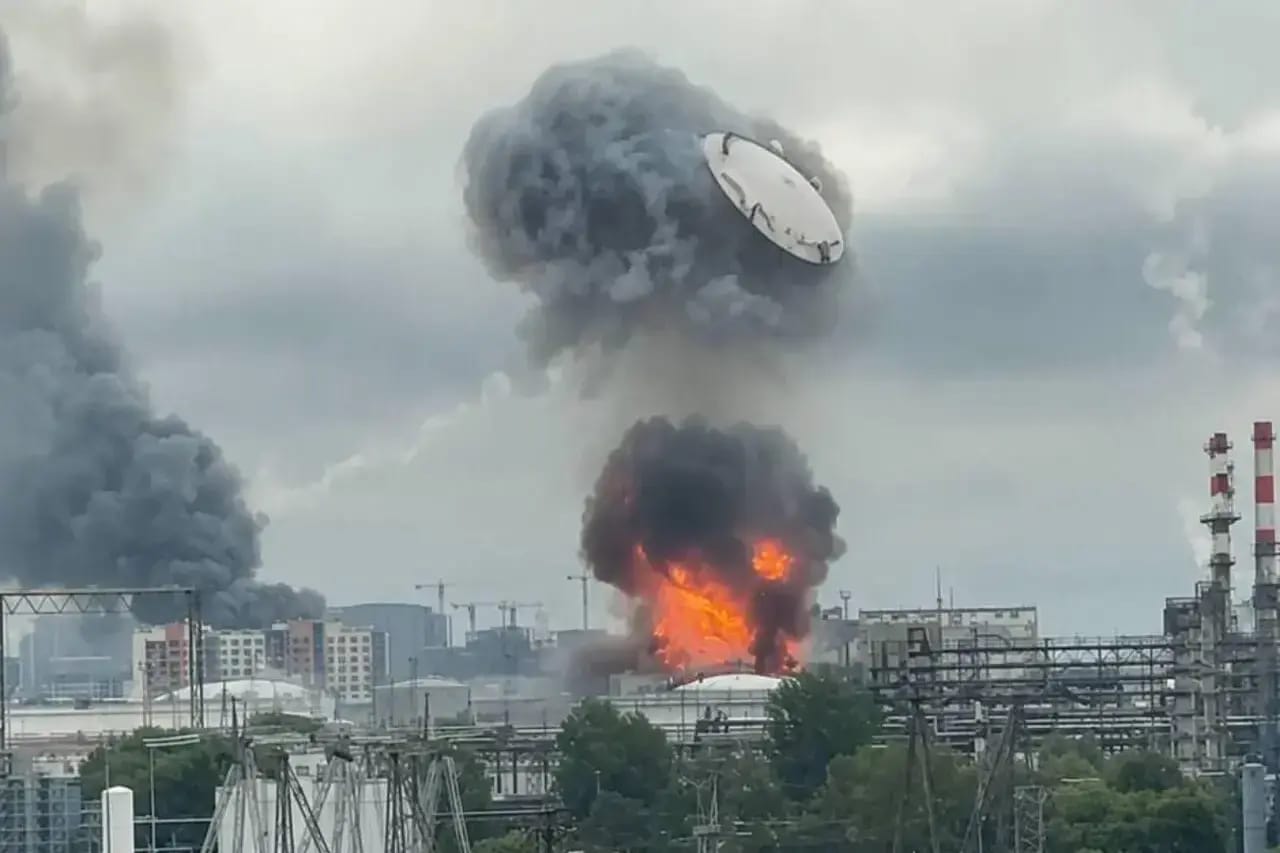 Gasoline production in Russia falls by 25% after Ukraine steps up drone attacks on oil refineries