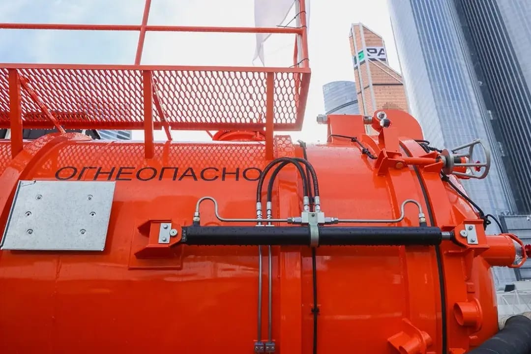 Moscow allows fuel trucks to enter the city around the clock after Ukrainian drone strikes on major refinery