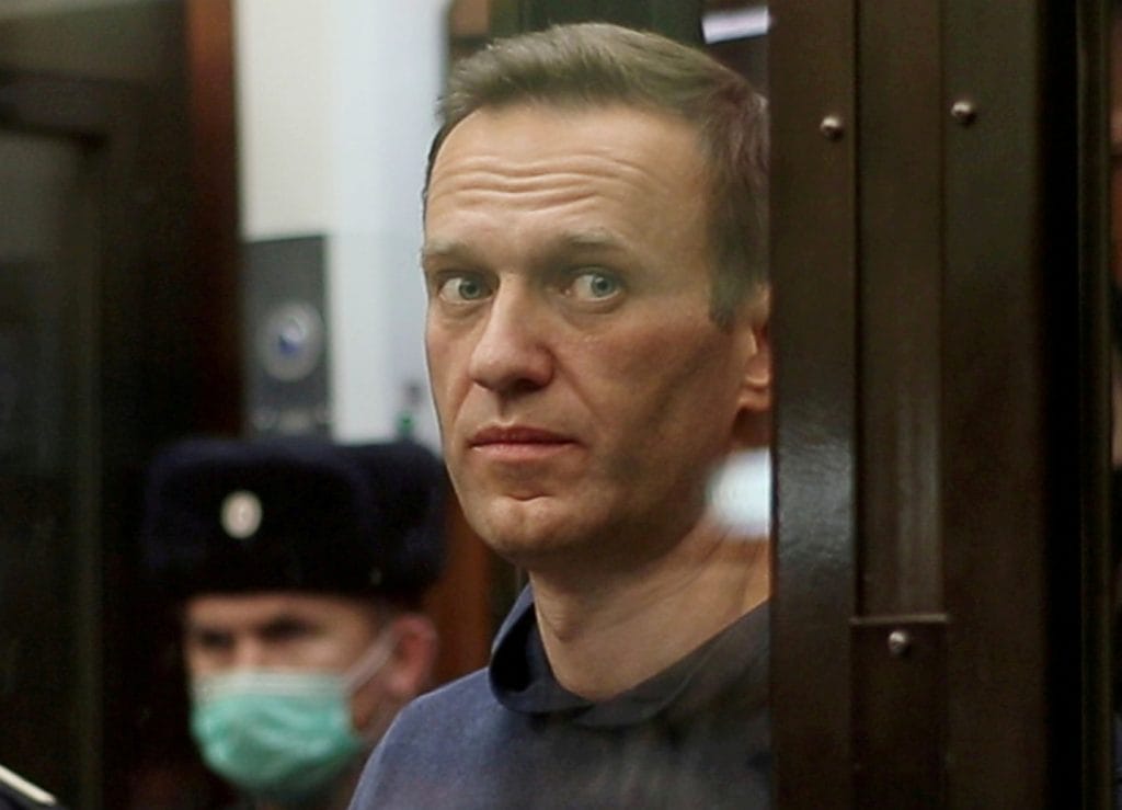 “A 2.5x3 meter concrete shoebox with a hole in the floor and two cameras under the ceiling“ — Alexei Navalny sent to a punishment cell