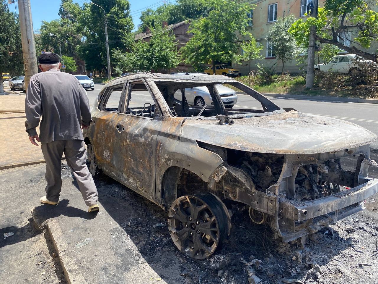 A burnt-out car on Mirzabekova Street, not far from the cathedral, where the shootout between the terrorists and the police occurred