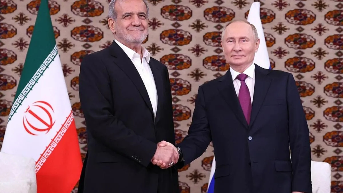 Vladimir Putin and Iranian President Masoud Pezeshkian
