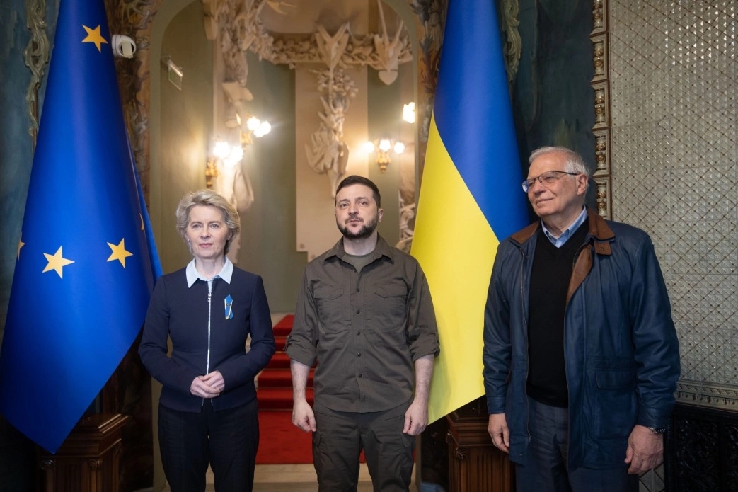 European Commission President Ursula von der Leyen, Ukrainian President Volodymyr Zelensky and EU foreign policy chief Josep Borrell at a meeting in Kyiv in 2022