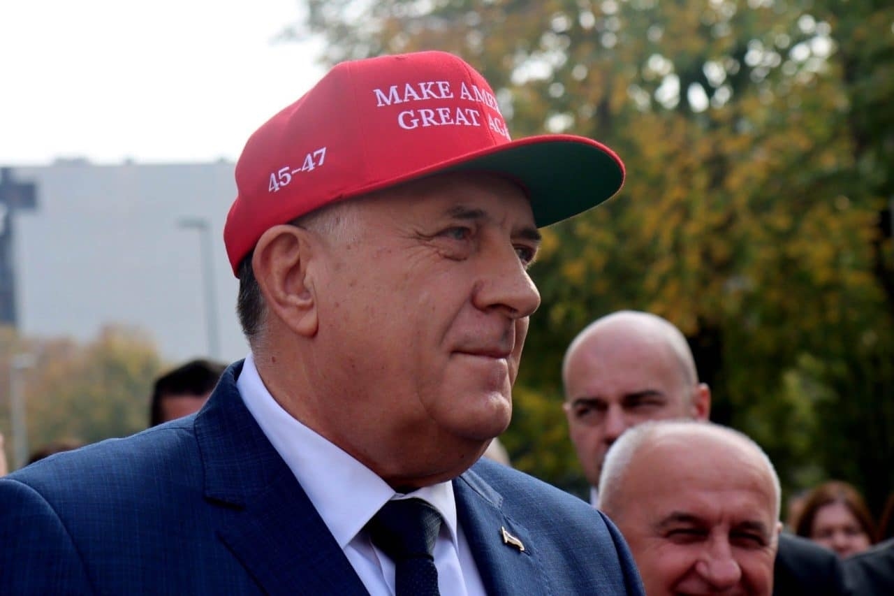 Milorad Dodik wearing a MAGA movement cap