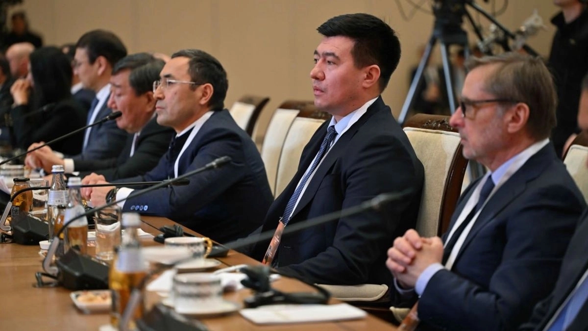 Shakhmurat Mutalip, second from left, at a meeting between President Kassym-Jomart Tokayev and members of Kazakhstan’s Forbes list