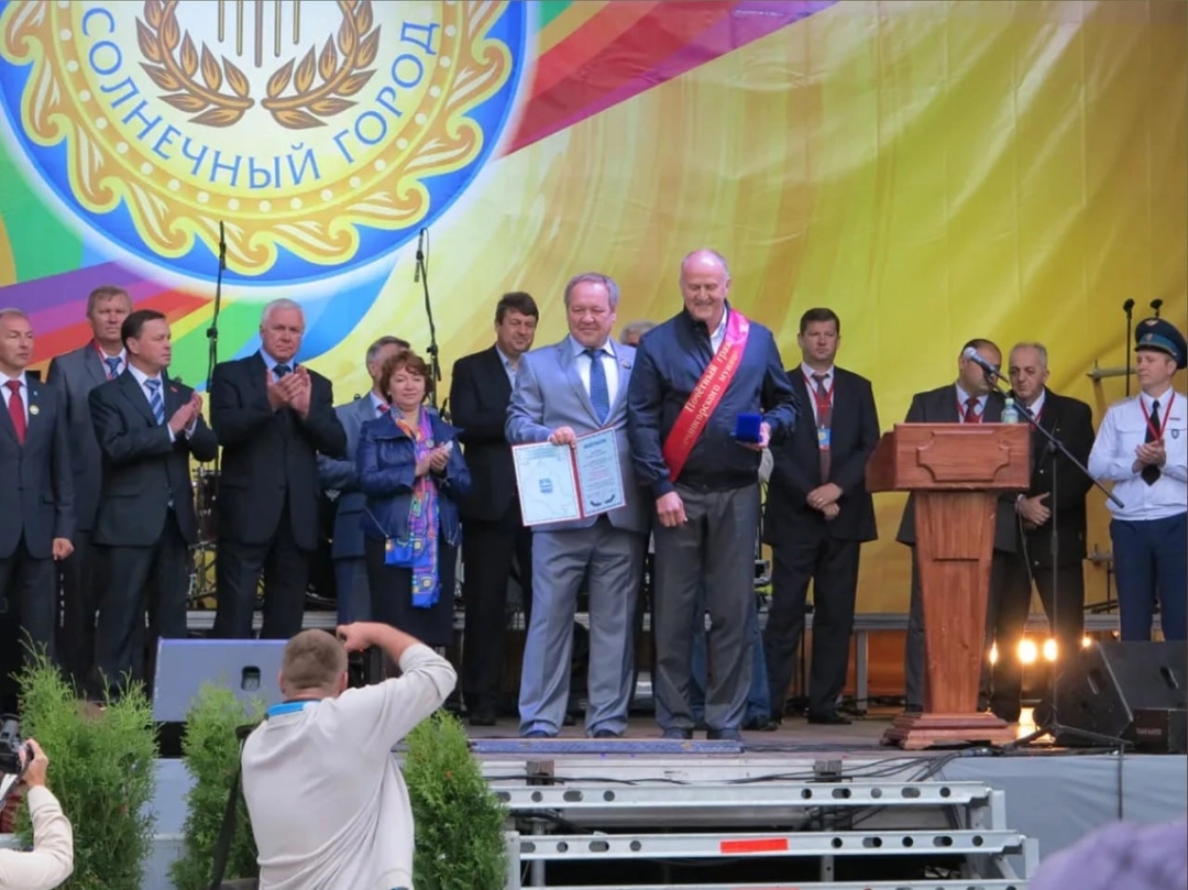 Fedotov (right, wearing the red ribbon) at a state awards ceremony in Solnechnogorsk