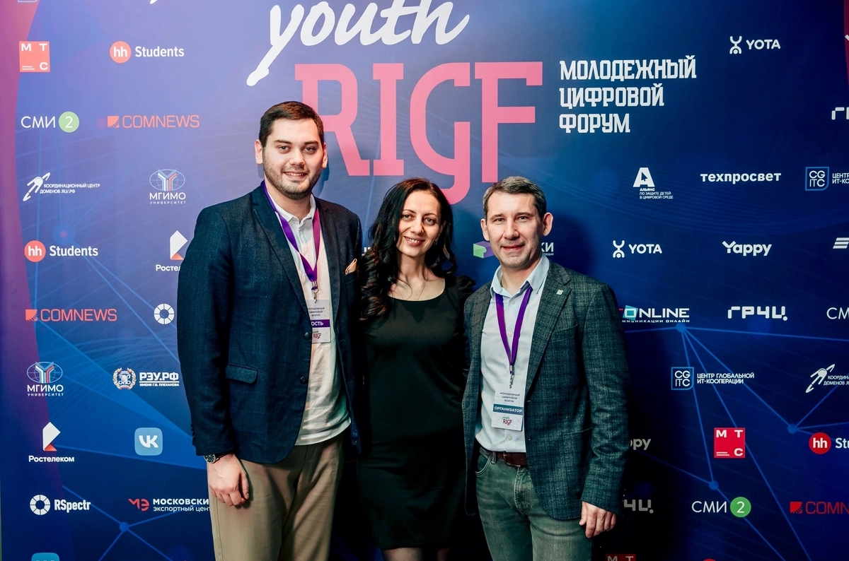From left to right: Dmitry Gulyaev (Russian Association for Electronic Communications), Sofia Zakharova (Presidential Administration), and Vadim Glushchenko (Center for Global IT Cooperation)