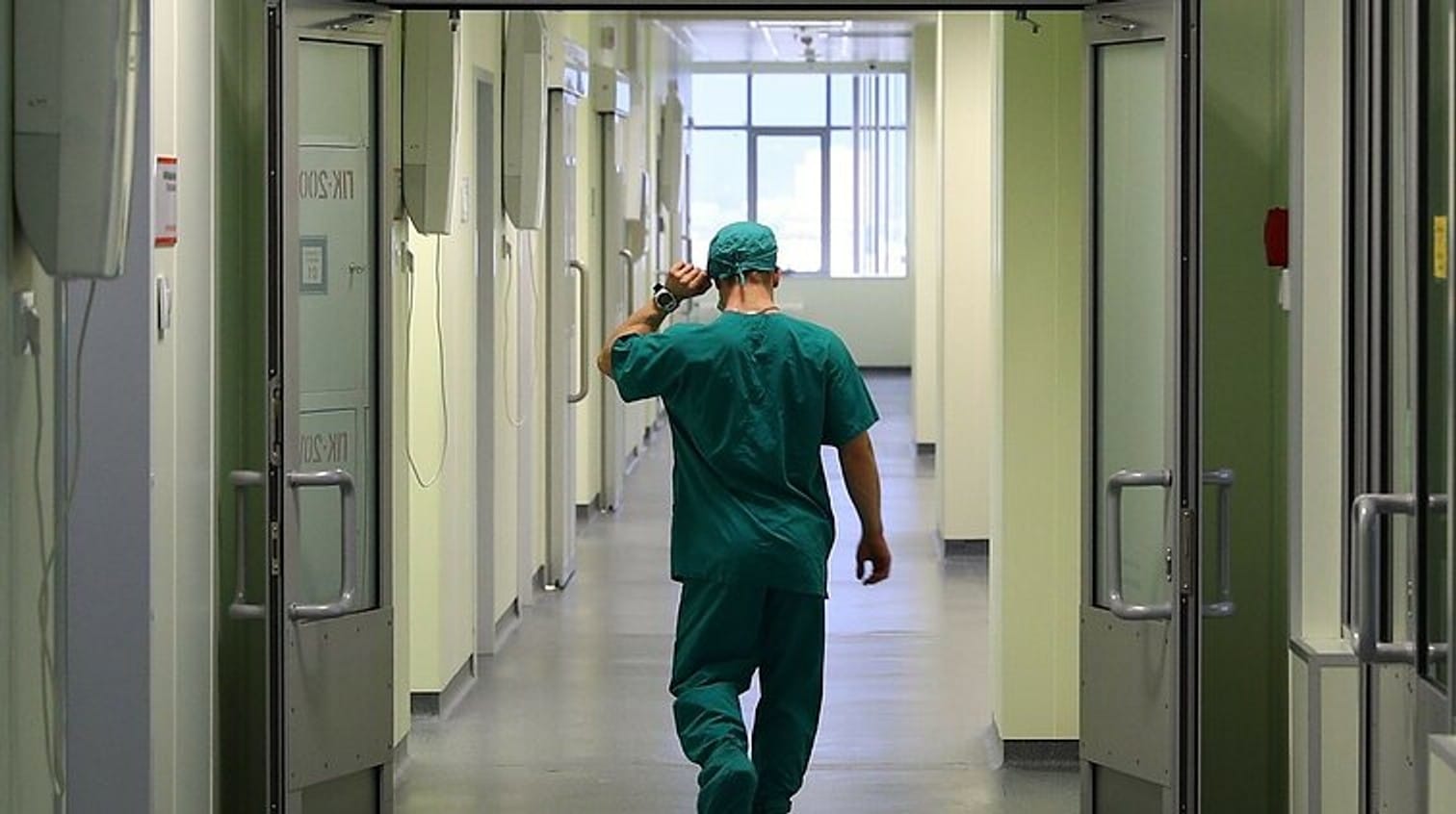 “They suggested that we step outside and call an ambulance.” How Ukrainian refugees in Russia end up without state medical care