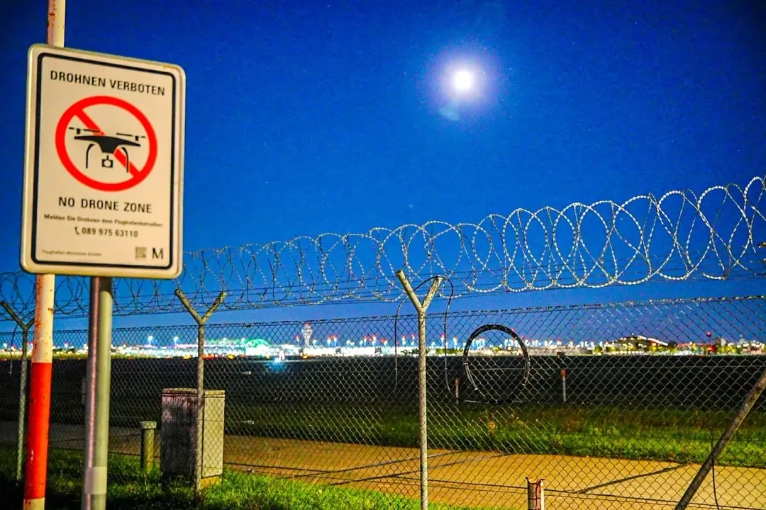 81 flights were canceled and another 46 were delayed or rescheduled at Munich airport after udentified drones entered Germany's airspace on Oct. 3, 2025. Photo: Enrique Kaczor / dpa / AP