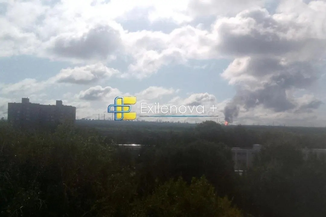 Smoke and flames are seen rising above the industrial zone in Nizhekamsk following a Ukrainian drone strike on Aug. 10, 2026. Photo: Exilenova+ / Telegram