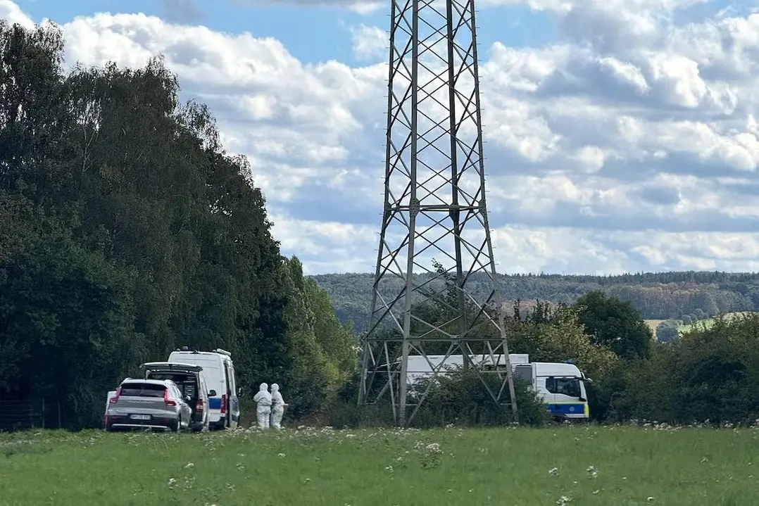 Forensic officers at the site where a suspect in attacks on Germany’s power grid was detained. Weisweiler, Sept. 8, 2026. Photo: Stephane Nitschke / Reuters
