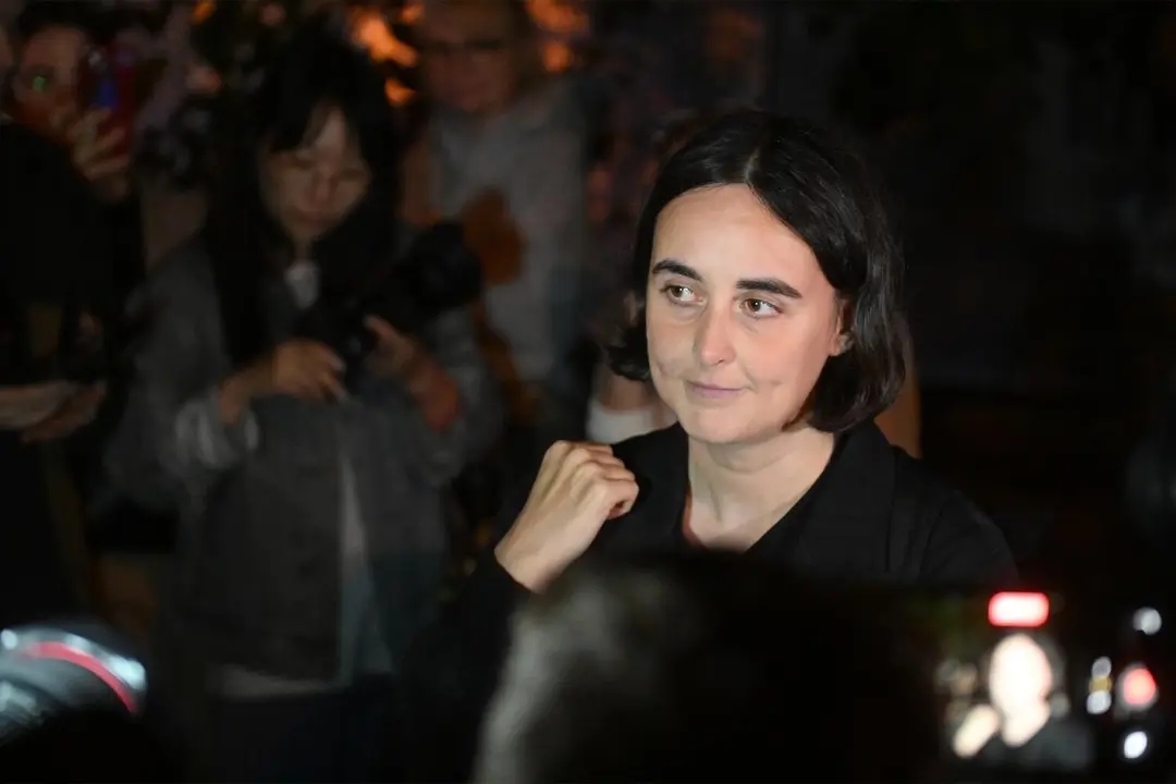 Russian charity executive and children's hospice founder Lida Moniava meeting with supporters and journalists outside a court in Moscow in September 2026. Photo: Photo: Mikhail Voskresensky / RIA Novosti