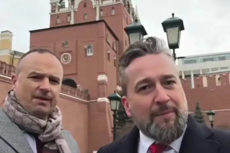 Slovak Member of the European Parliament Ľuboš Blaha (right) and Slovak attorney and government advisor David Lindtner in front of the Kremlin in Moscow. Screenshot: The Insider